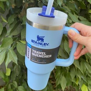 Stanley Quencher 40oz in Cornflower (blue)